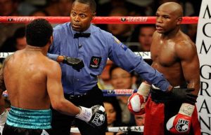 The Bizarre Mistake Made By A Chilean Boxing Referee